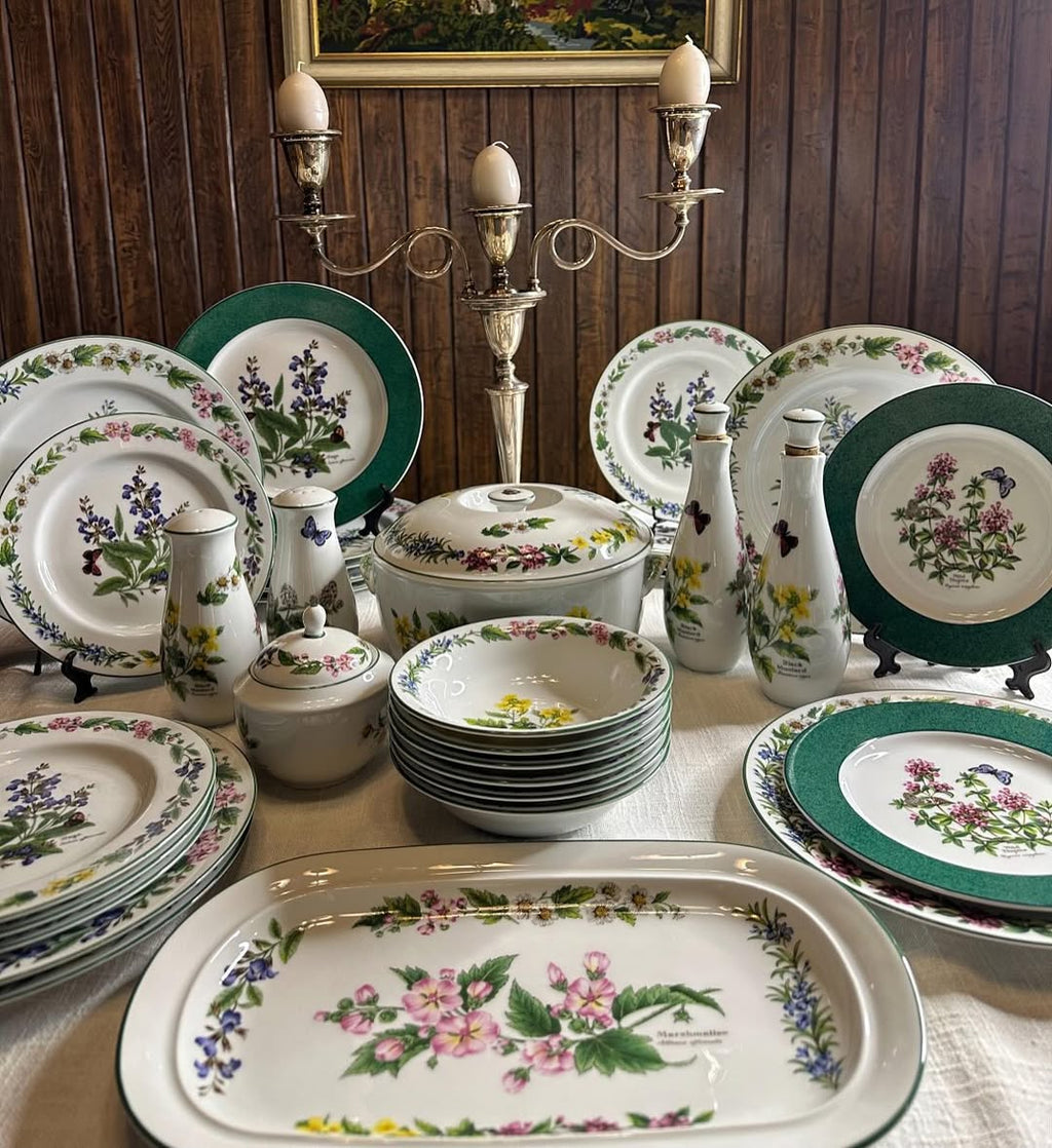 33-Piece Dinner Set - Royal Worcester Herbs Excellent condition - like new