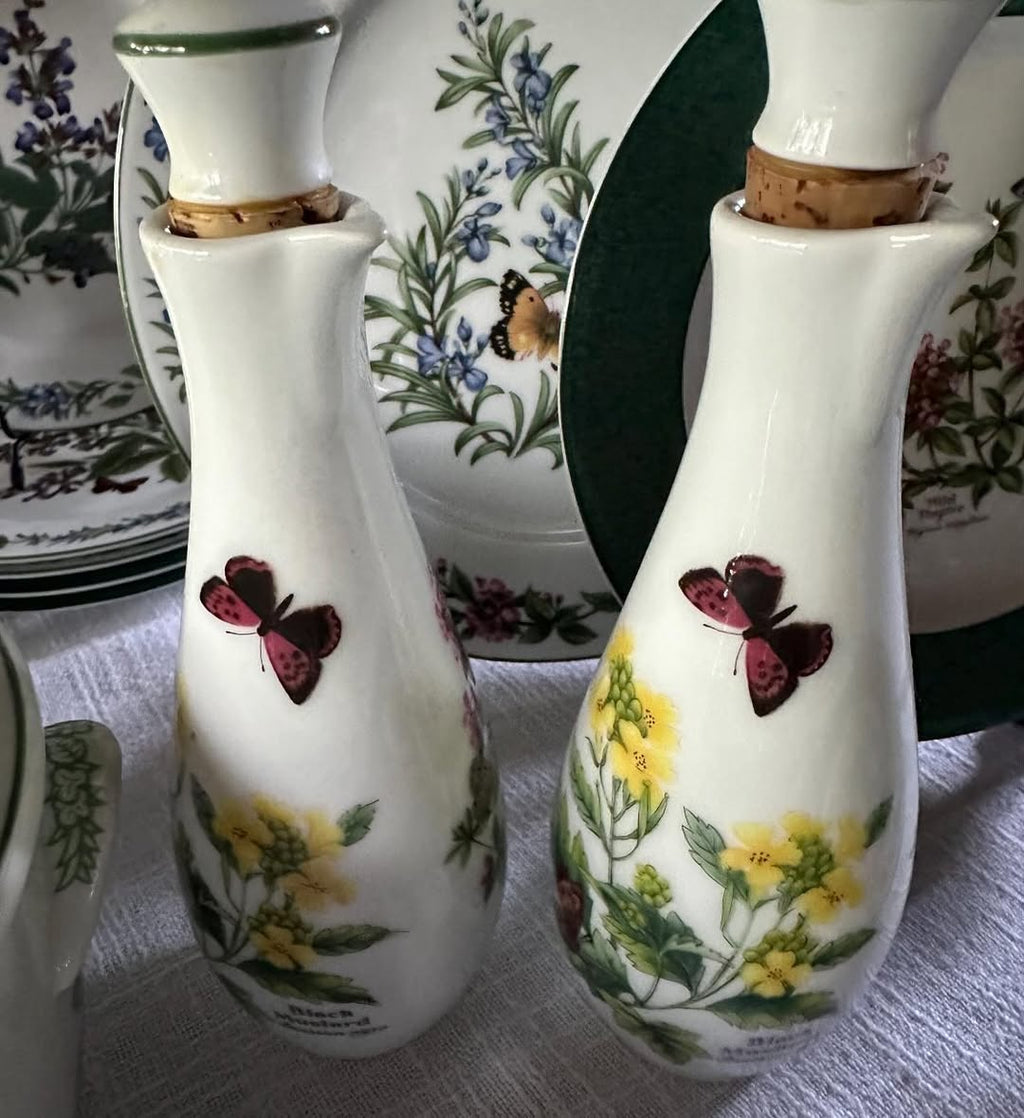 33-Piece Dinner Set - Royal Worcester Herbs Excellent condition - like new