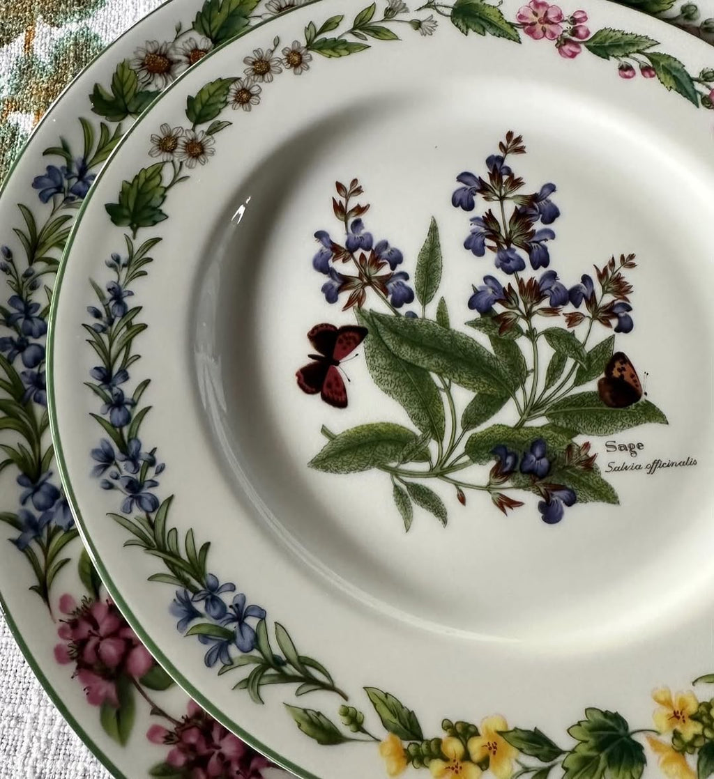 33-Piece Dinner Set - Royal Worcester Herbs Excellent condition - like new