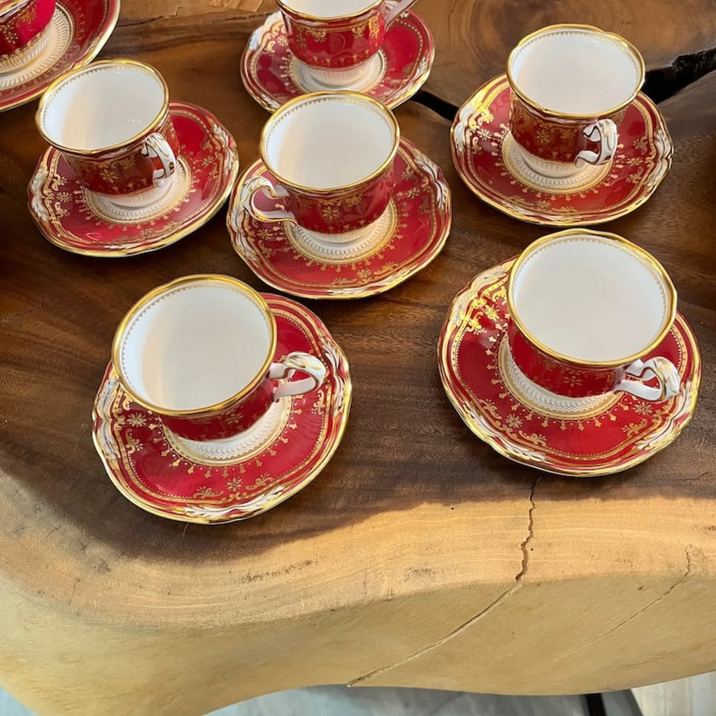 Spode Lancaster crimson 22k gold 12 serving dinnerware set. LANCASTER CRIMSON, R8952 c1899 and R8952 Spode has a rich history, oyalty in the U.K. and other countries. William Copeland also partnered with Spode II in 1797.