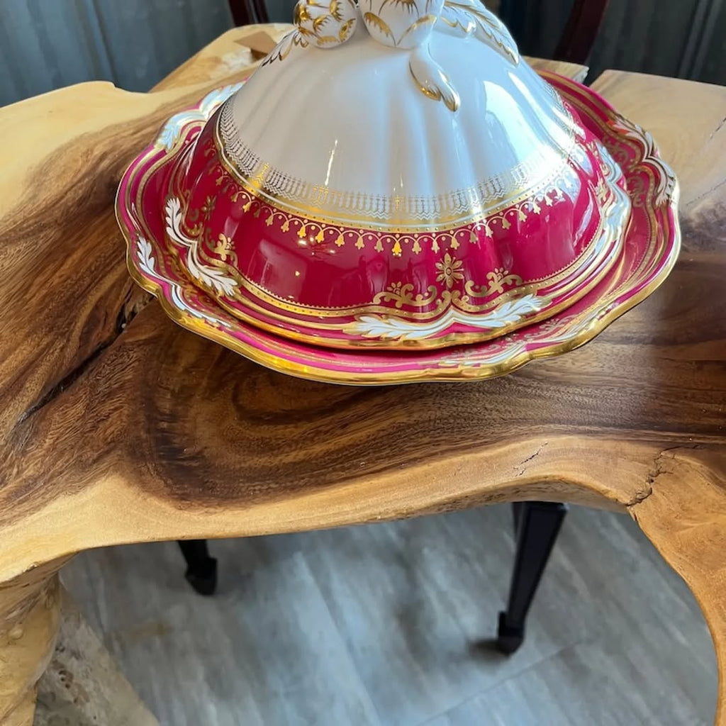 Spode Lancaster crimson 22k gold 12 serving dinnerware set. LANCASTER CRIMSON, R8952 c1899 and R8952 Spode has a rich history, oyalty in the U.K. and other countries. William Copeland also partnered with Spode II in 1797.