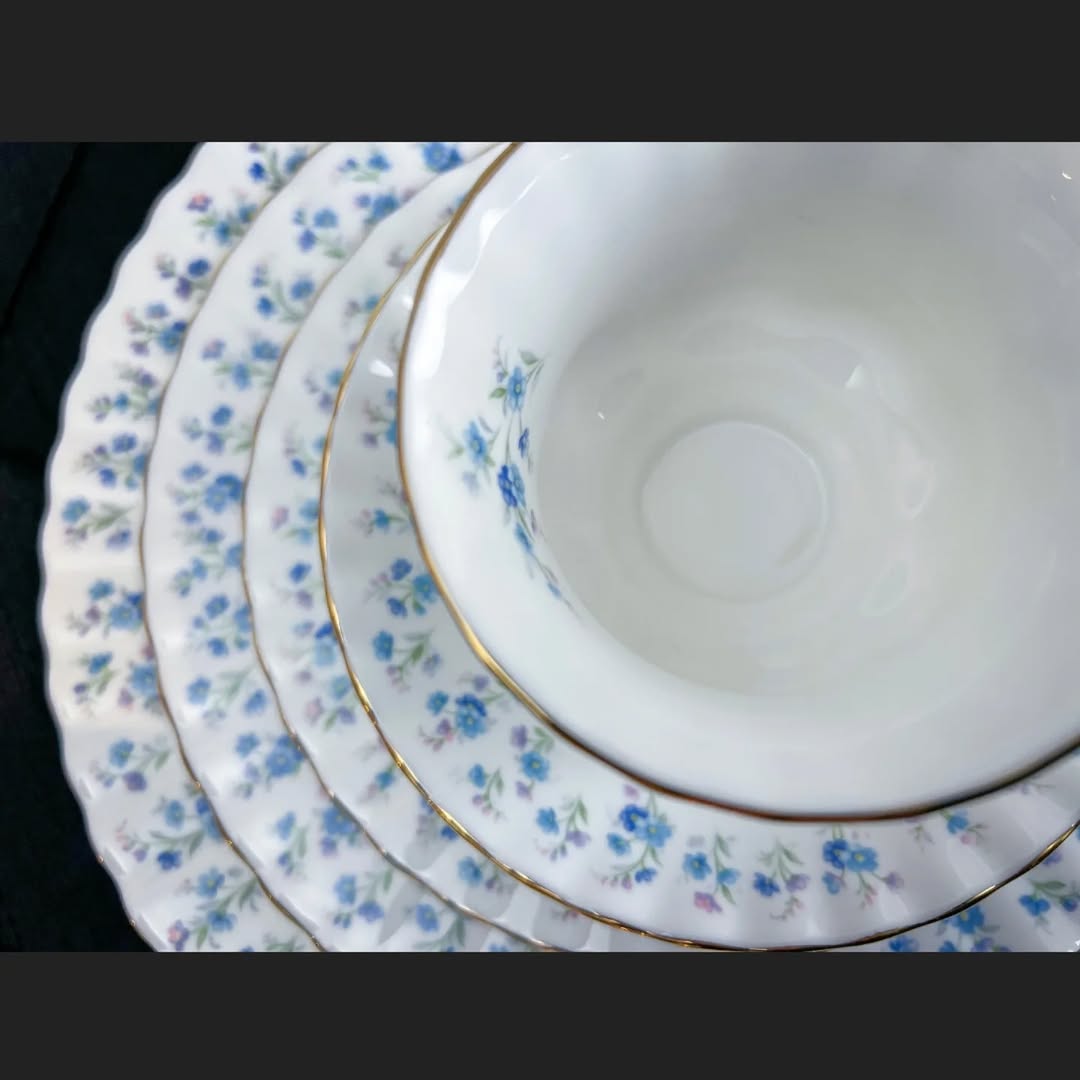 his absolutely gorgeous place setting for 12 of Royal Albert Memory lane is a one of a kind purchase will amaze you with it's quality and beauty for your holiday dinner. Use for any celebration for years to come.