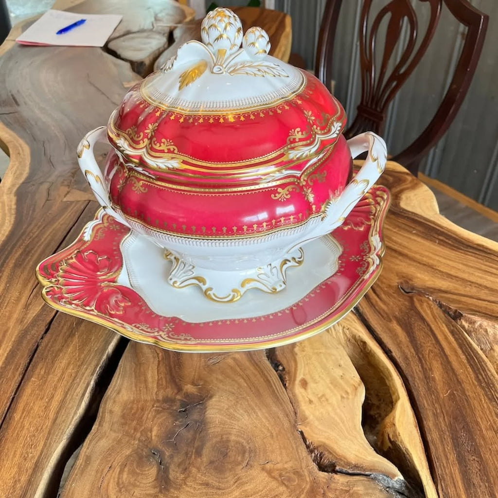 Spode Lancaster crimson 22k gold 12 serving dinnerware set. LANCASTER CRIMSON, R8952 c1899 and R8952 Spode has a rich history, oyalty in the U.K. and other countries. William Copeland also partnered with Spode II in 1797.