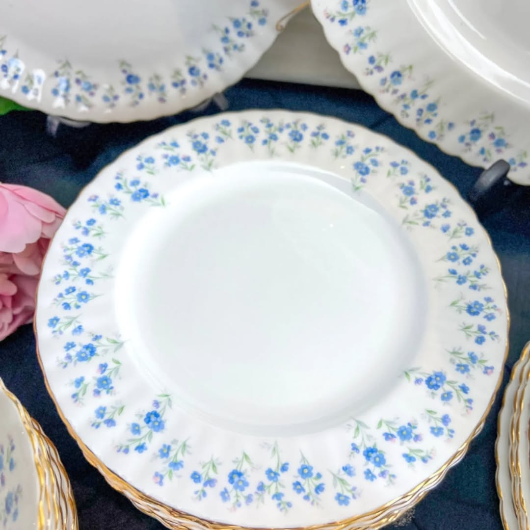 his absolutely gorgeous place setting for 12 of Royal Albert Memory lane is a one of a kind purchase will amaze you with it's quality and beauty for your holiday dinner. Use for any celebration for years to come.