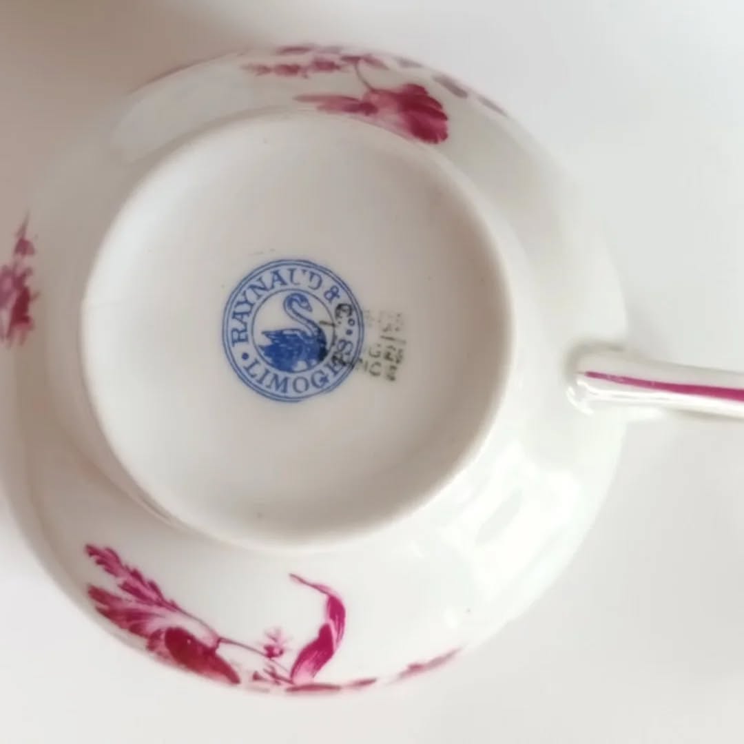 RAYNAUD, Limoges - Superb 15-piece tea and coffee service, in Limoges porcelain from the famous RAYNAUD house.